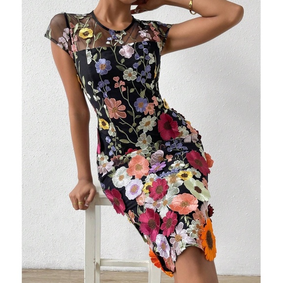 Luxe Floral Embroidered Split hem Party Dress - Picture 4 of 6